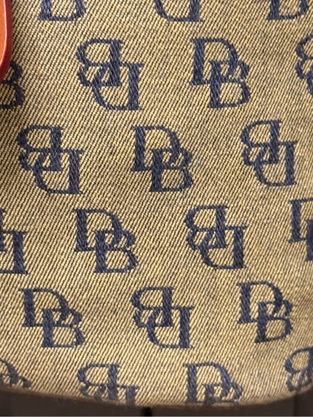 Dooney & Bourke Canvas Bucket Bag Leather Trim *dust bag & key fob included * - Picture 3 of 15